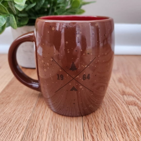 Tim Hortons 2016 Collection Brown Beaver Coffee Mug - Picture 3 of 11